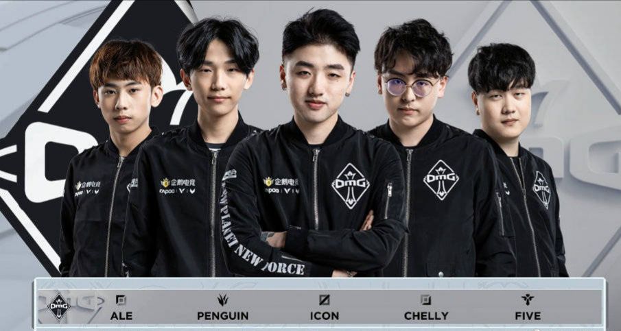 拳碰与肩触 拳碰与肩触